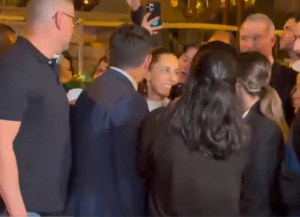 Reciben con porras a la Presidenta de México en España.