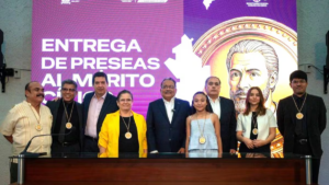 El alcalde Andrés Mijes entregó la Presea al Mérito Cívico 2026 en Escobedo a seis ciudadanos por su contribución al desarrollo social, educativo y deportivo del municipio.