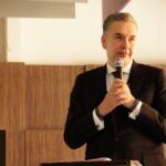 Afirma Waldo que el prefiere el territorio al escritorio