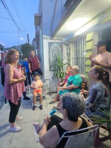 estos recorridos representan la oportunidad de estar cerca de la gente, escuchar sus experiencias y conocer directamente las historias, preocupaciones y anhelos de las comunidades de Nuevo León.