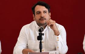 El caso de Andy encaja perfectamente en el fenómeno nacional y local de los nepo babys de la política, esos perfiles cuya principal credencial es el árbol genealógico, saltando, con una decisión cupular, la larga fila de méritos de la militancia.