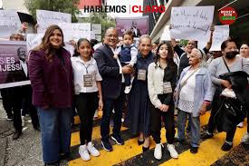 Andrés Mijes Llovera, formalizó este jueves su registro como aspirante a la Coordinación Estatal del Comité de Defensa de la Transformación y la Soberanía Nacional de Morena en Nuevo León,