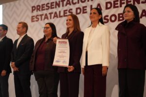 Clara Luz tiene un reto; ganar la confianza de sus adversarios