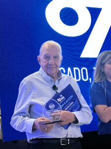 “A los jóvenes panistas les digo: Aprendan de nuestra historia, pero no vivan de ella. El pasado nos da identidad. El futuro nos exige resultados.”: Raul Monter.