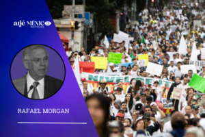 La gente protesta por la mala forma de trabajar del gobierno