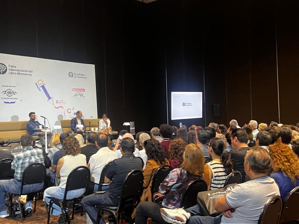 Feria Internacional del Libro Monterrey, luce abarrotada este fin de semana.