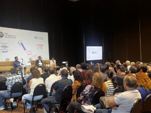 Feria Internacional del Libro Monterrey, luce abarrotada este fin de semana.